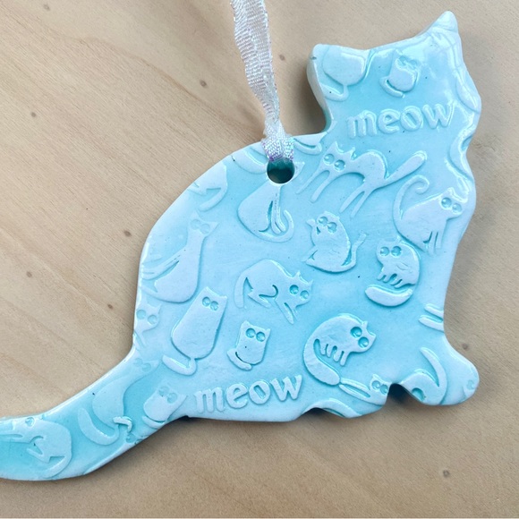 Ceramic cat ornament - Picture 1 of 3